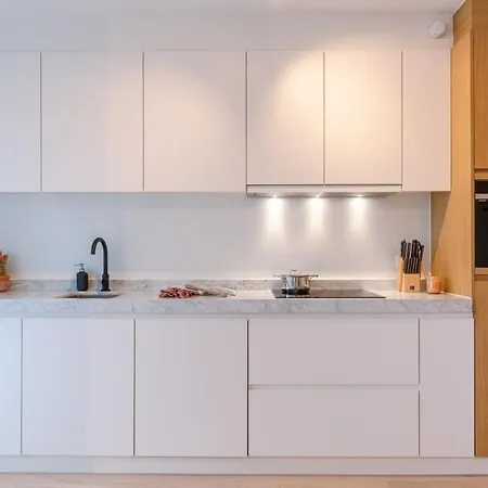 Huswell - Luminous Family With Magnificent View