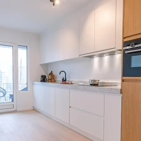 Huswell - Luminous Family With Magnificent View